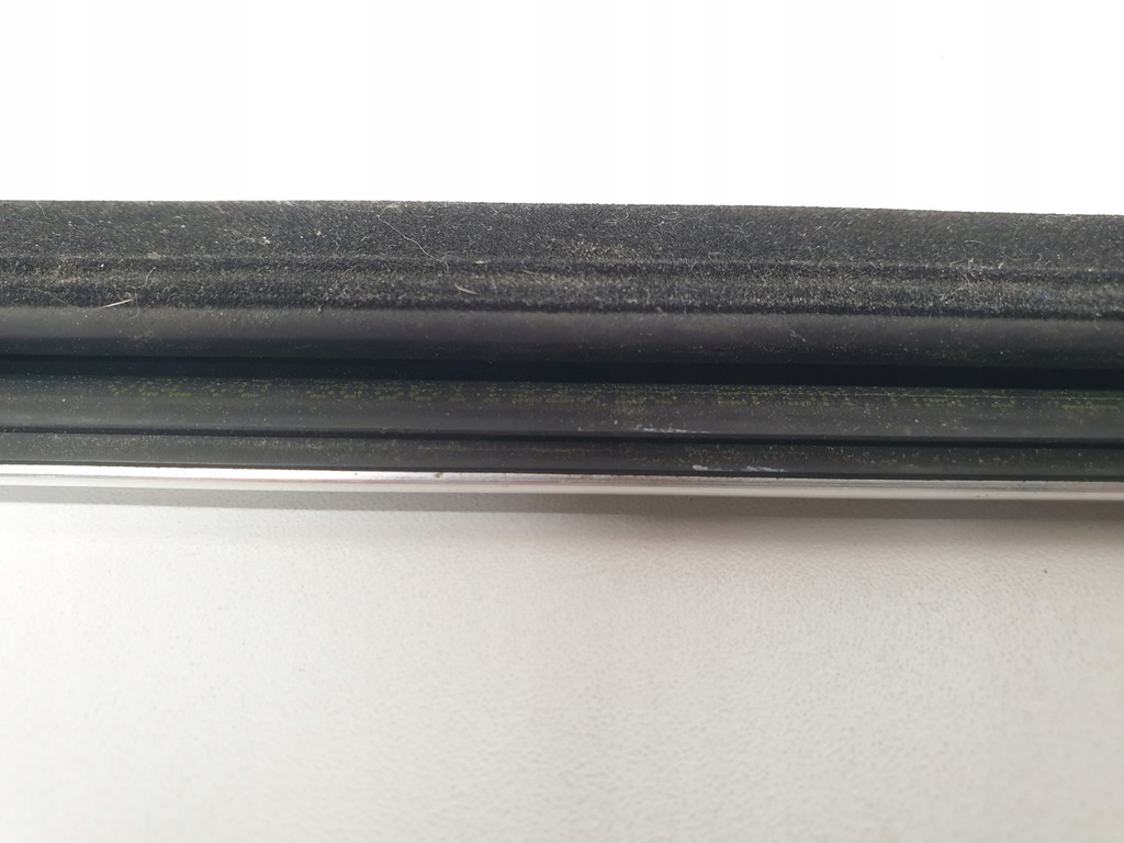 фото №5, Volvo молдинг уплотнитель стекло 30661122/23