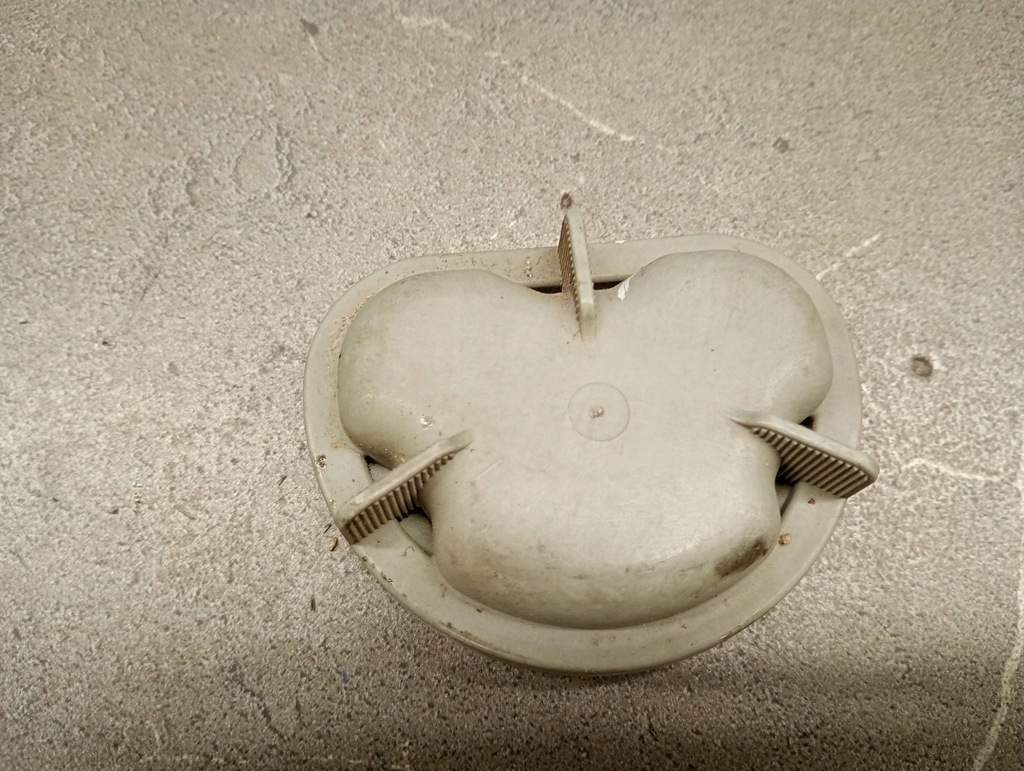 фото №1, 1305239263 заглушка фара mitsubishi colt vi