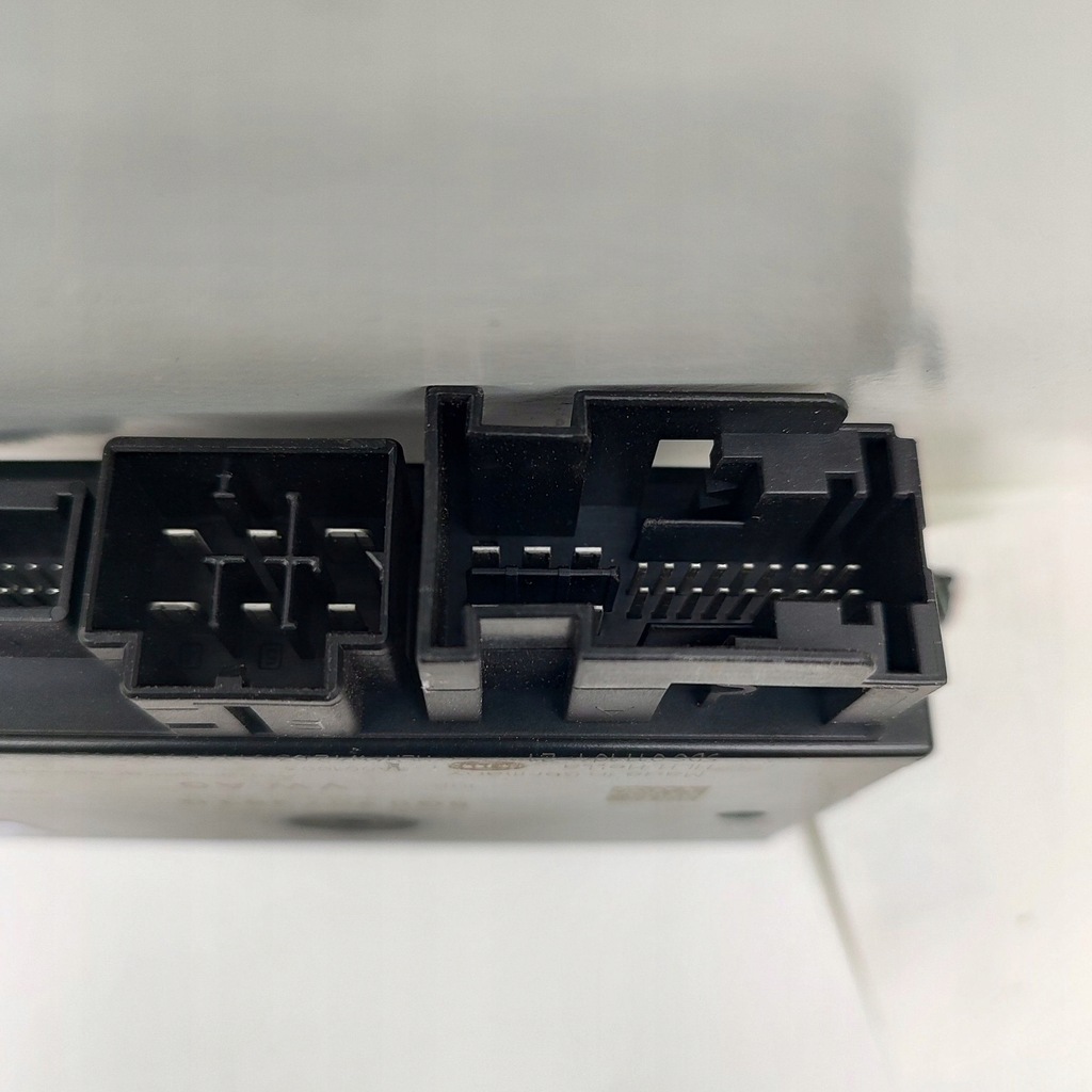 фото №9, Volkswagen passat b8 2017 блок управления / модуль фаркоп буксировочный