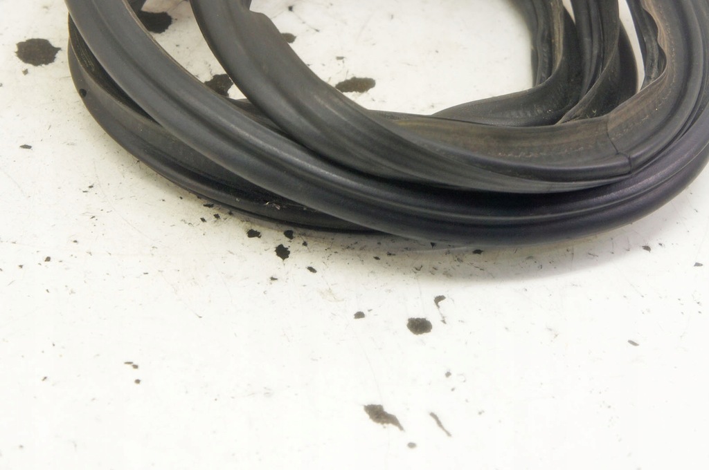 фото №5, Ul300 vw passat b8 прокладка кришки багажника кузовна sedan