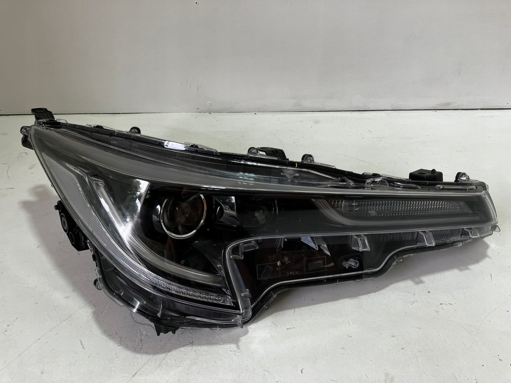 фото №2, Corolla e21 лампа права перед full led без оснащення