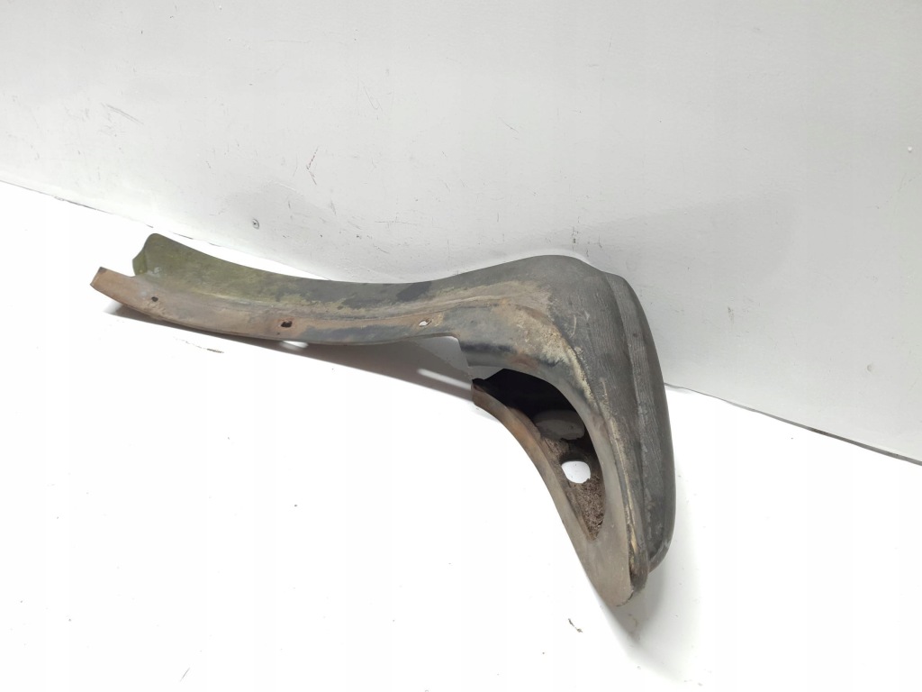 Брызговик правый перед mercedes-benz w123 Цена