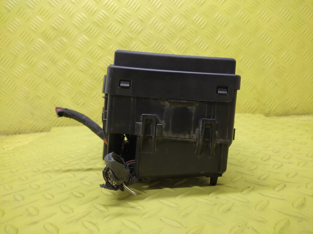 фото №8, Volvo v50 2.5 коробка предохранителей 518818000