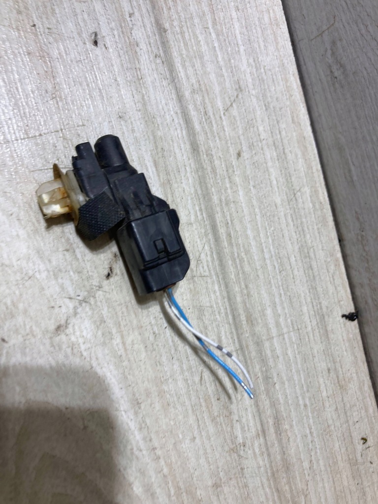Купити Mitsubishi lancer viii 2011 датчик температури зовнішньої