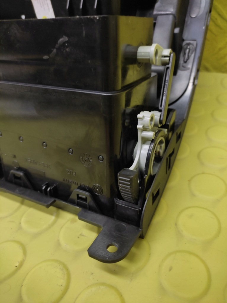 фото №8, Vw touran i бардачок ґрати обдув 1t1857921b