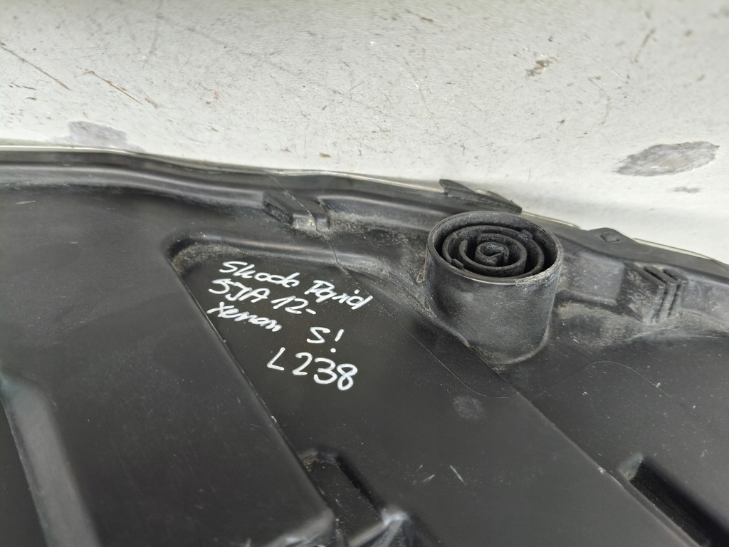 фото №10, Лампа левая фара skoda rapid 5ja 12- ксенон