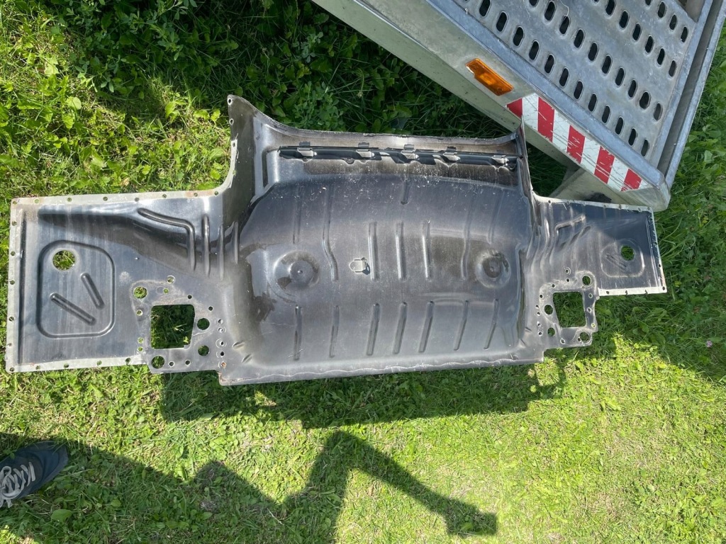 Chevrolet camaro 2016+ ремень задний поддон пол багажника задний коплектная в Украине