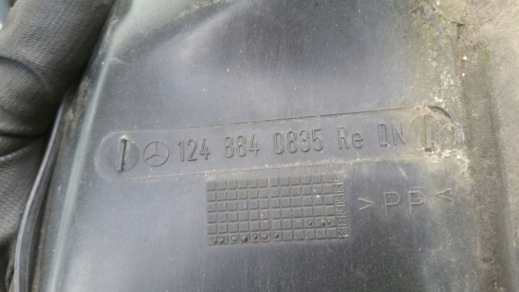 Подкрылок перед передние правое mercedes w124 2,2 с Разборки