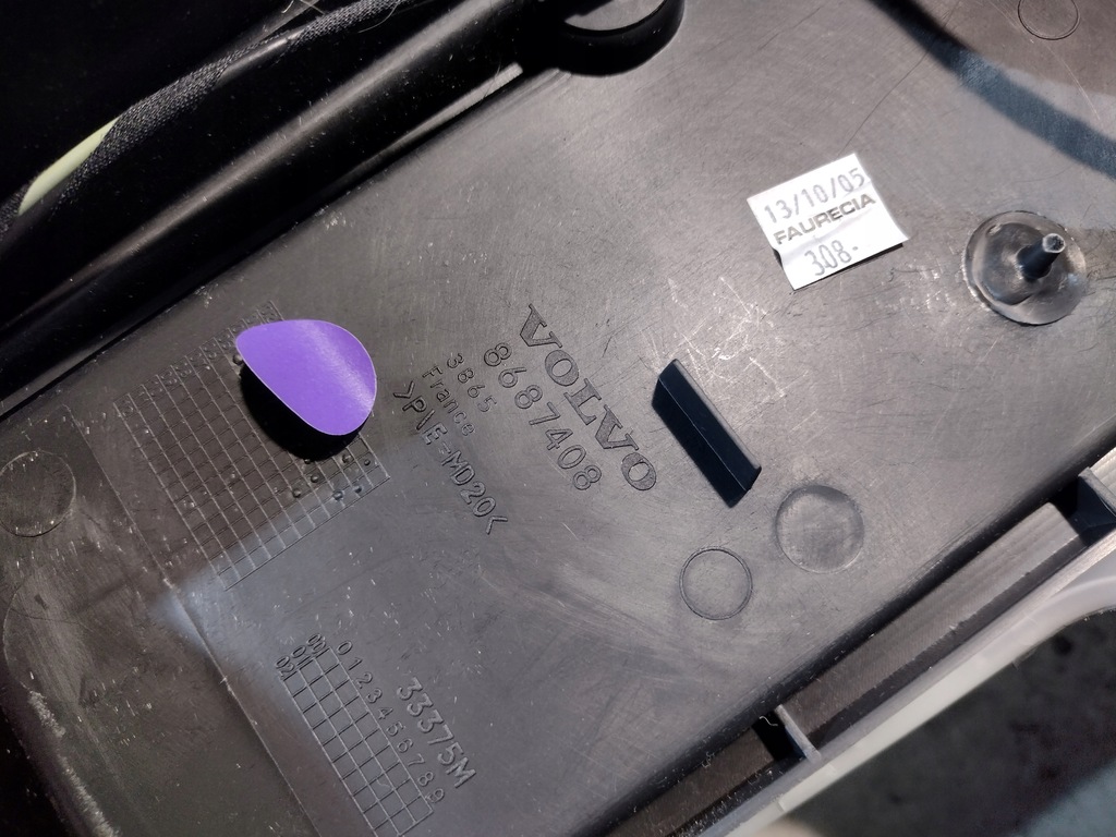 фото №15, Туннель средний подлокотник оригинальный номер 8687408 volvo v50 05r.