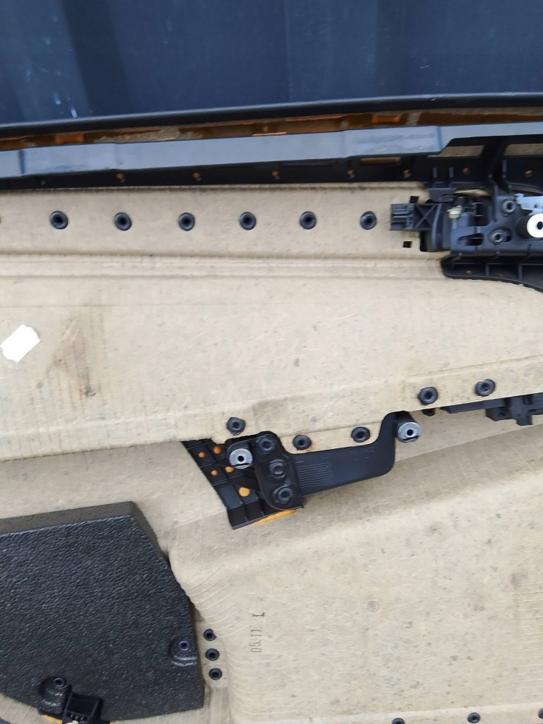 Opel astra h обивка обшивка дверь правый перед 13177106 Киев