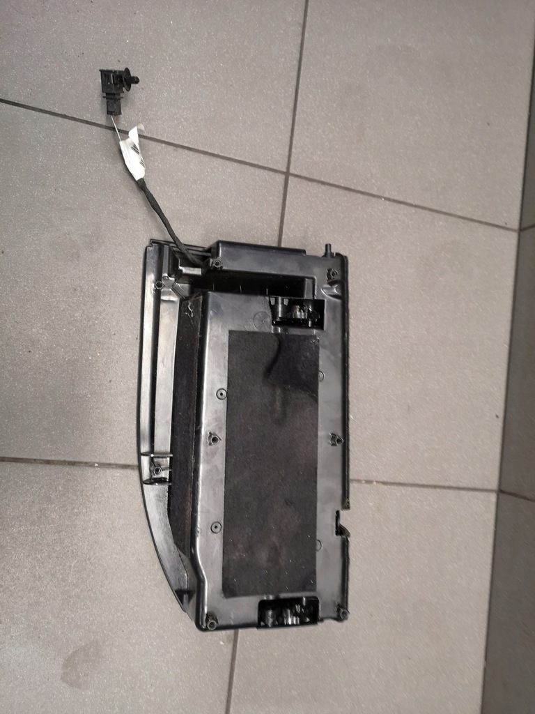 фото №14, Бардачок обшивка левый задняя чёрный audi a8 d3