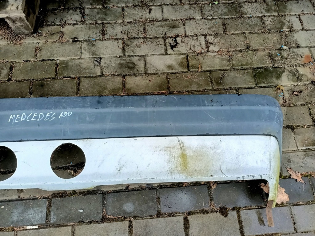 Бампер задняя mercedes 190 Оригинал