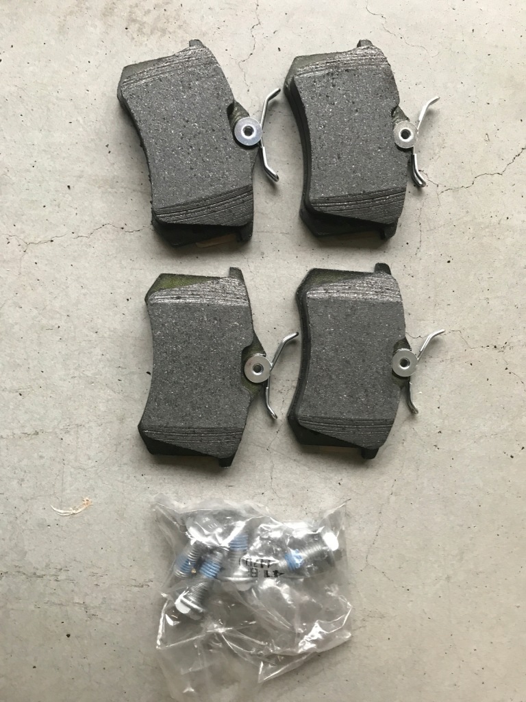 Тормозная колодка тормозной комплект . Оригинал