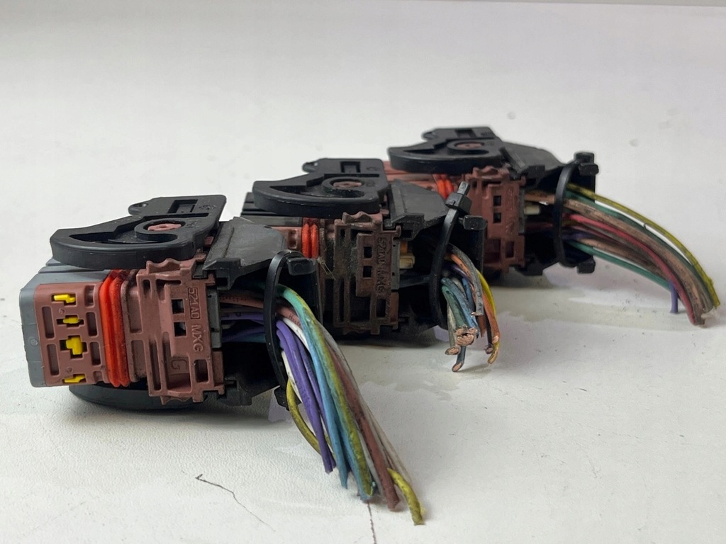 фото №5, Роз'єми штекер колодка коробка запобіжників bsm r03