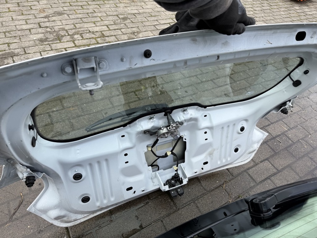 Dacia sandero iii кришка багажника задній задня комплектна скло Київ