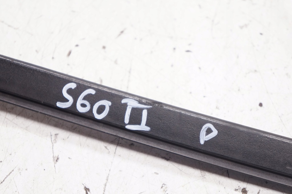 Volvo v60 1 s60 2 молдинг стекло лобовое правый  перед передняя 31416141 Киев