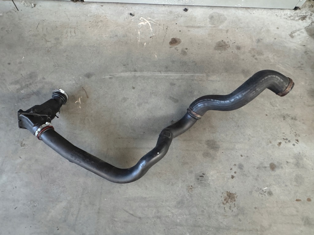 Купить Volvo xc 90 1 2.4d труба шланг интеркулер 30794888