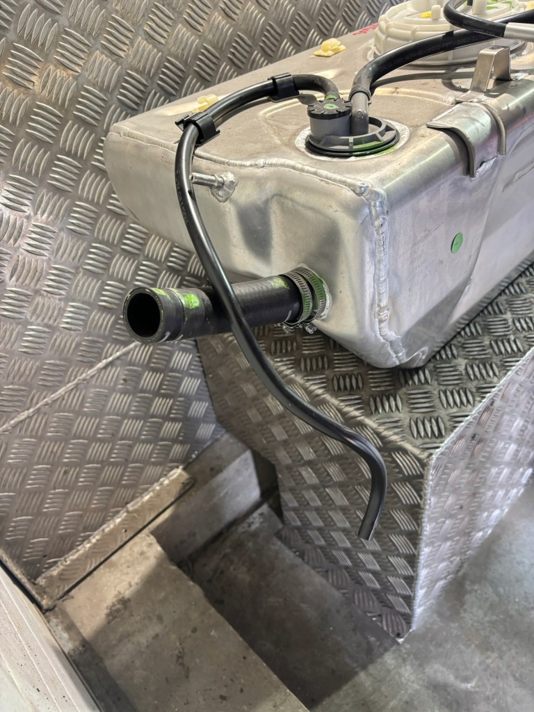 фото №8, Maserati granturismo бак топлива 224450