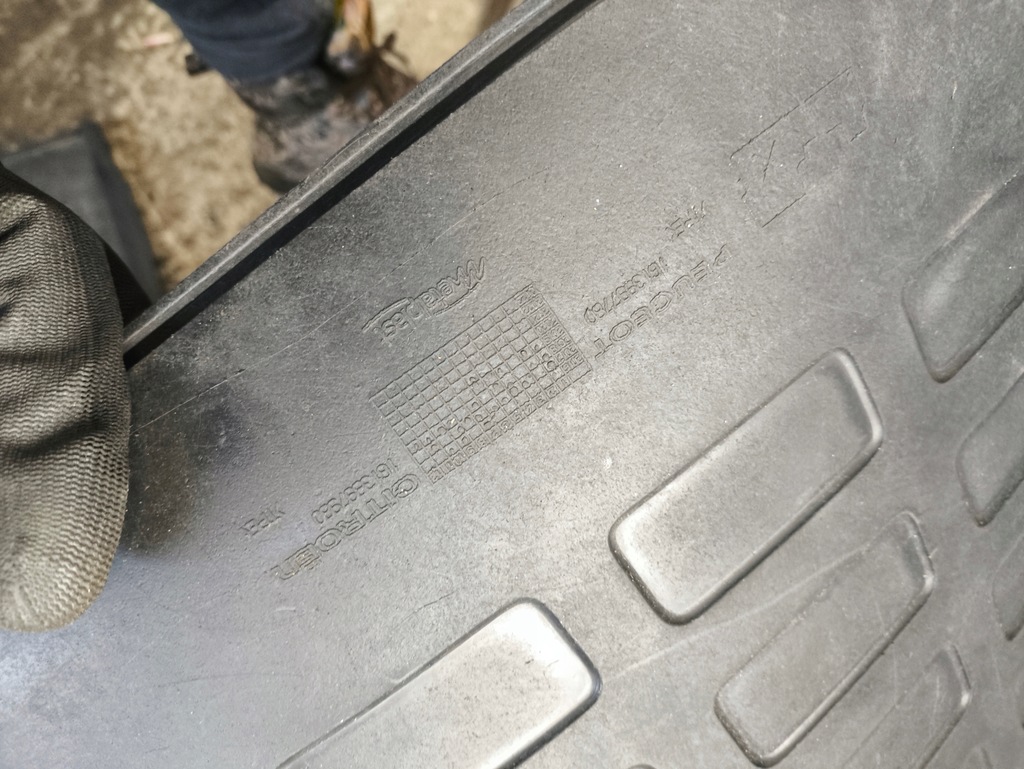 фото №4, Citroen jumpy коврик резиновый перед peugeot traveller 1613997780 ?