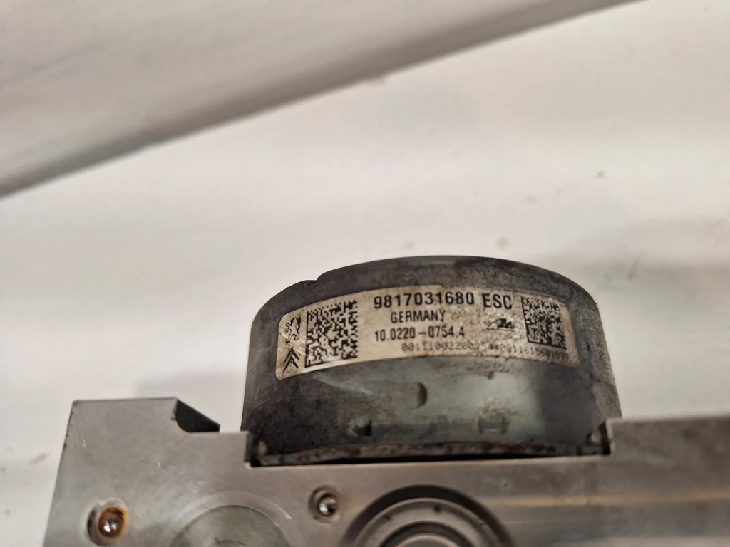 Насос abs 10.0915-3947.3 peugeot 208 рестайлинг  16- Недорого