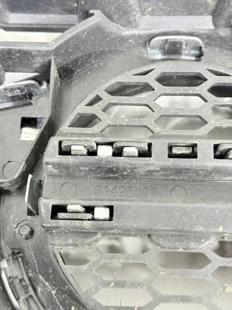 Купити Решітка  решітка радіатора хром volvo xc60 2 r-design 31425538