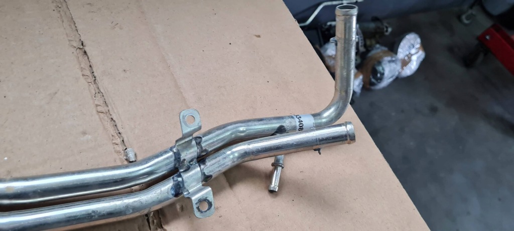 Maserati quattroporte vi шланг пабтрубок  трубка трубки воды 3.8 v8 в Украине