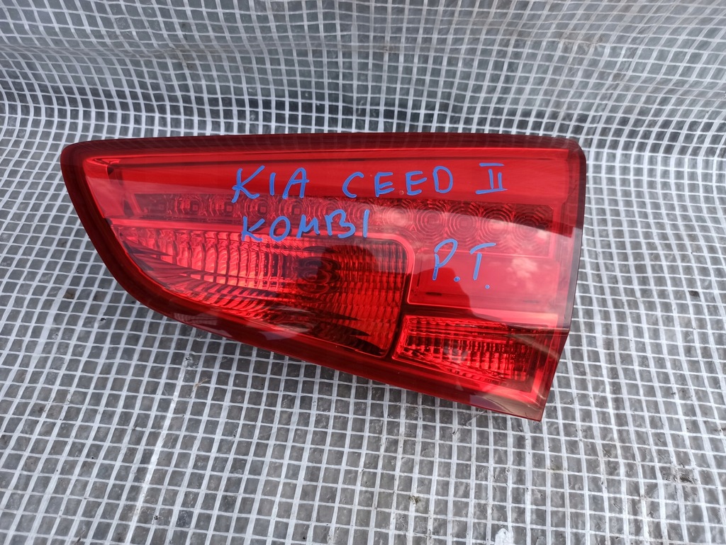 фото №1, Kia ceed ii lift 15-17 kombi лампа правая крышки led