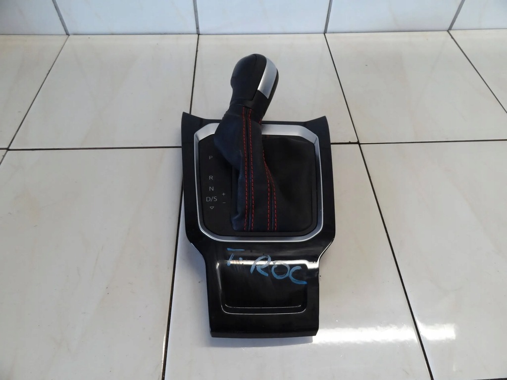 фото №1, Vw t-roc 2021 рамка чехол ручка переключения передач 2ga711456c