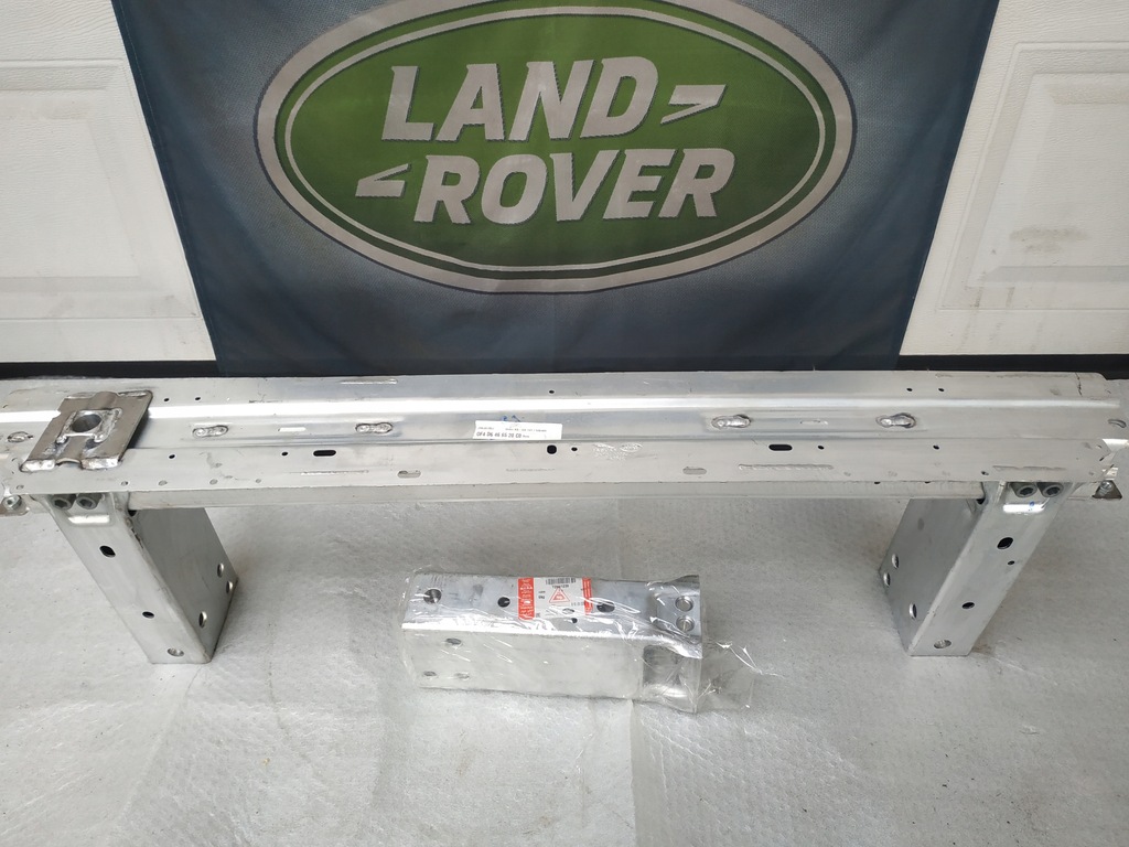 фото №10, Range rover velar l560 накладка решётка бампера правая lr093470