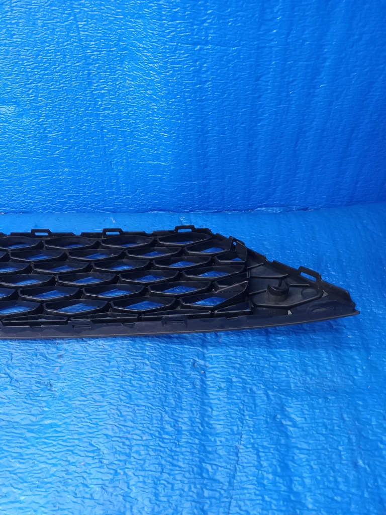 Решітка середня бампера перед leon 5f cupra 12-16 Київ