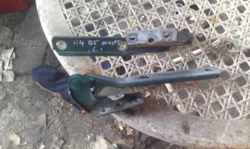 фото №1, Audi a4 b5 - петля капот правий lz6l