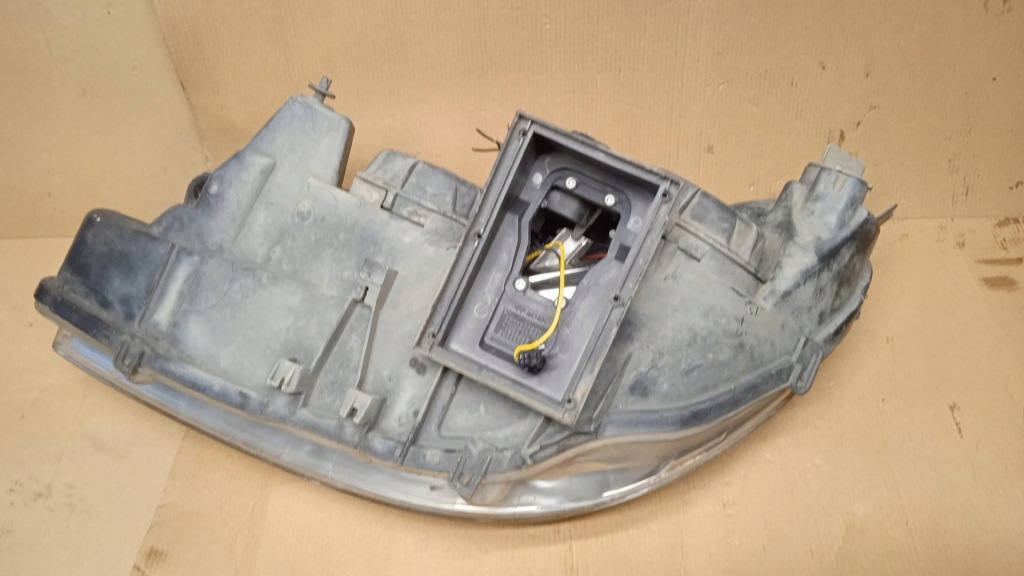 фото №8, Peugeot 607 лампа перед права ксенон eu