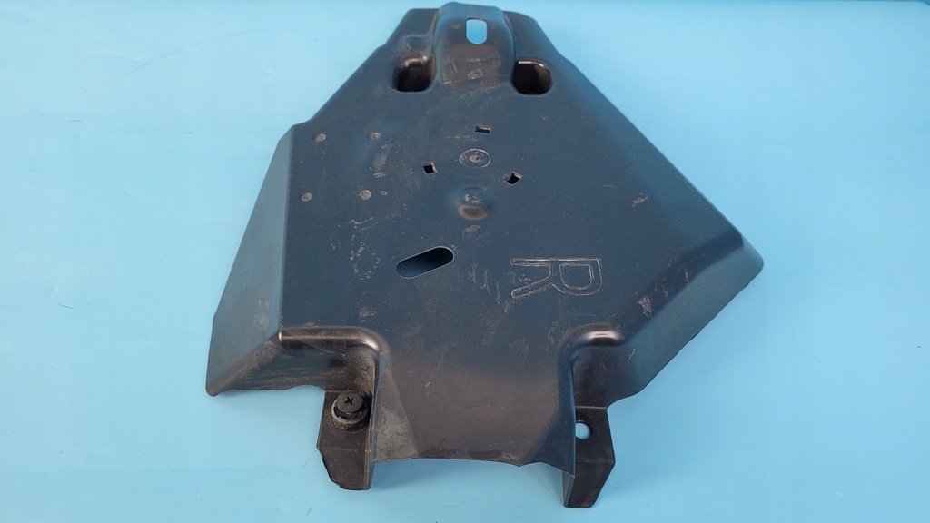 фото №6, Mercedes w206 c200 защита рычага sprężynowego правая a2063528201