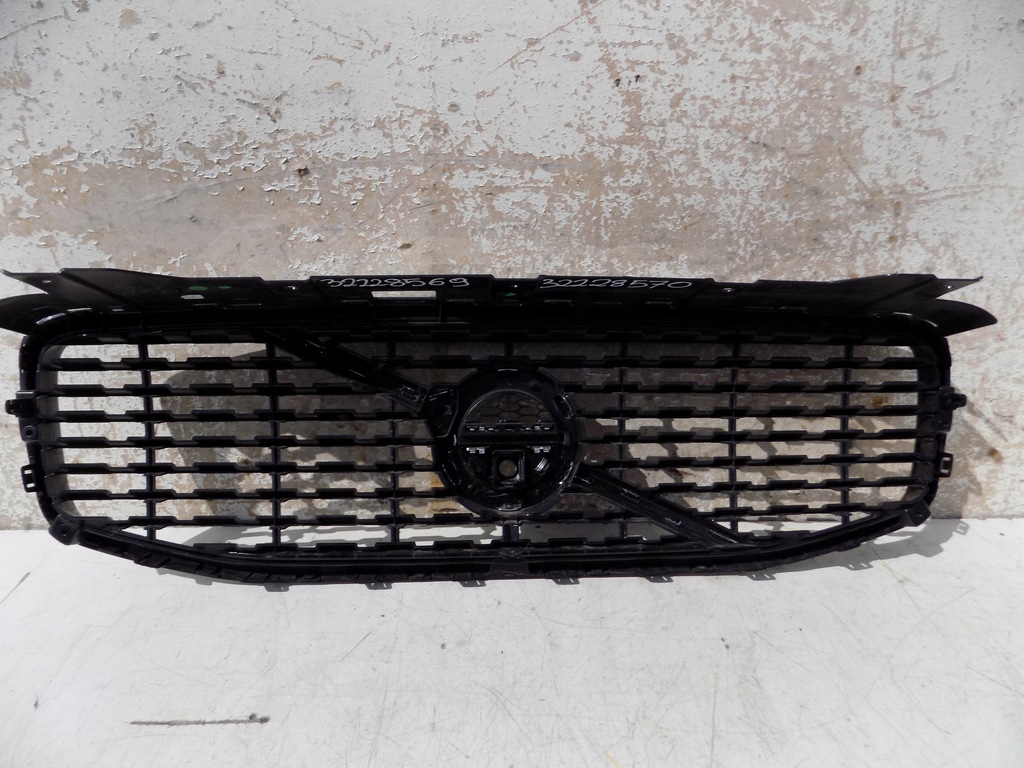 фото №8, Решітка радіатора решітка радіатора volvo xc60 ii r-design 32228569