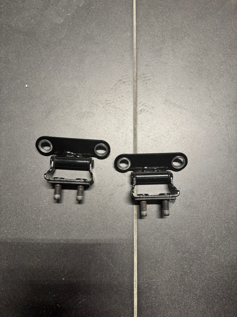 фото №1, Toyota corolla cross 2023 2024 петлі кришки багажника