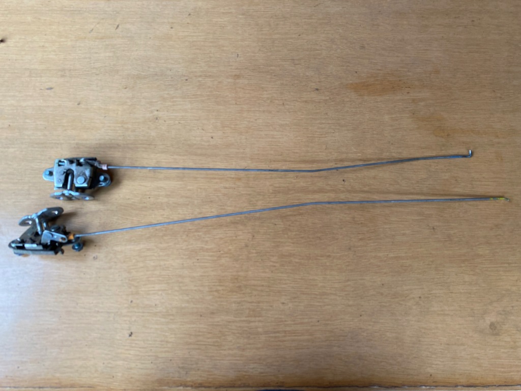 фото №1, Toyota hilux viii 15- замок засувка задній кришки борти лівий правий задня