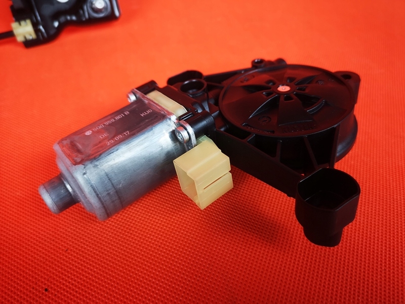 фото №8, Audi tts tt 8s coupe направляющая стекло правая двигатель 8s0837462 / 5q0959801b