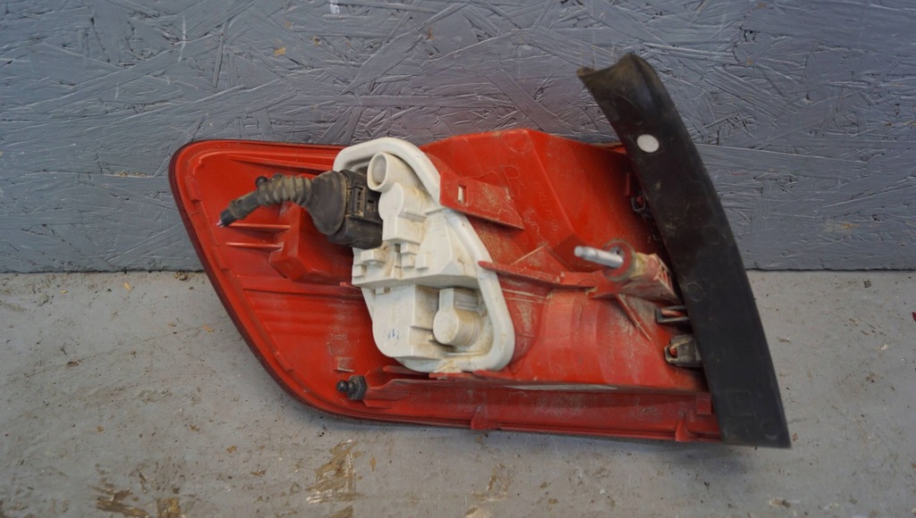 фото №15, Audi a6 c6 lift kombi лампа правий задня led c1944