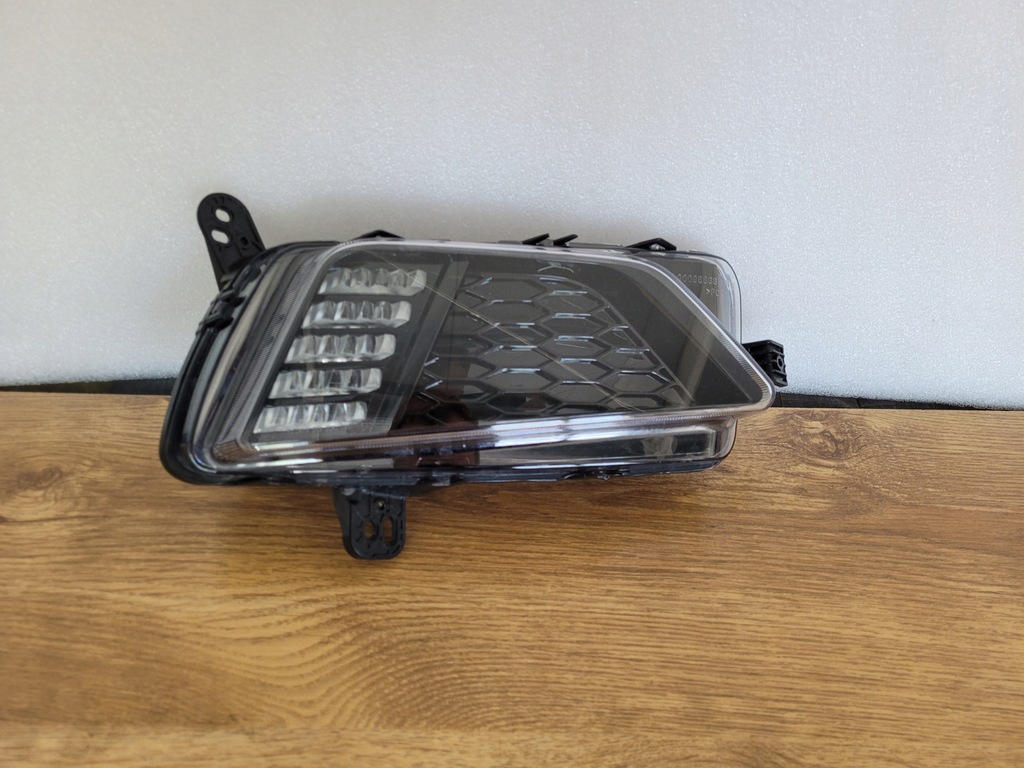 фото №1, Volkswagen polo 2g0 - противотуманная фара правый, drl