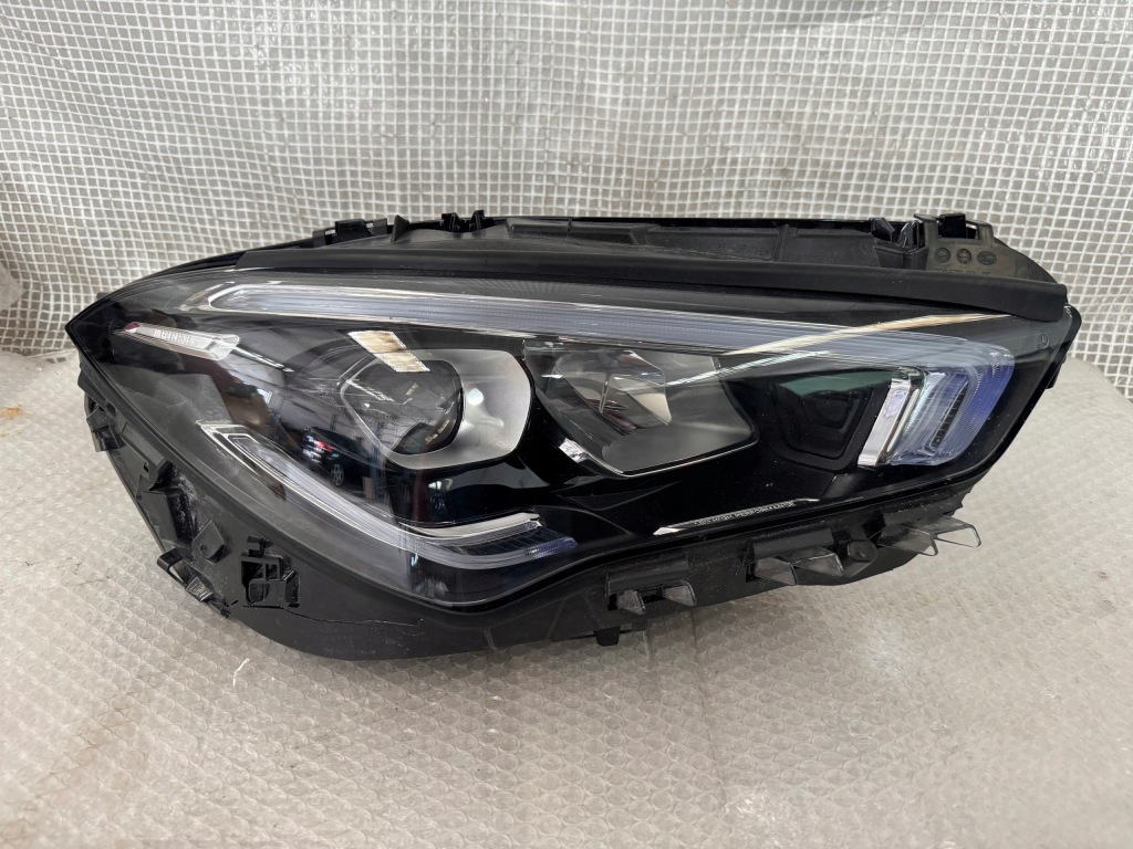 Купити Mercedes cla w118 права фара full led performance