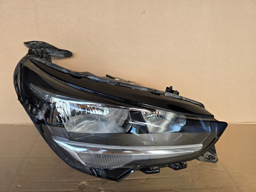 фото №1, Opel corsa f лампа правая 39162649