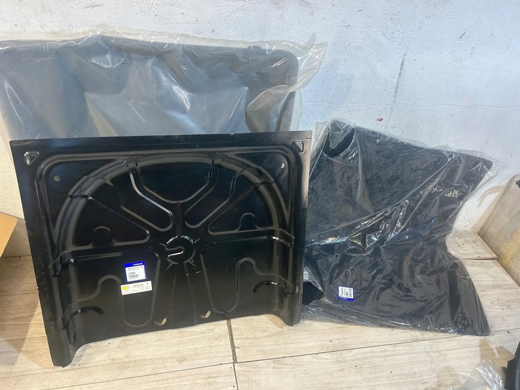 фото №1, Volvo xc40 піддон багажника nowa