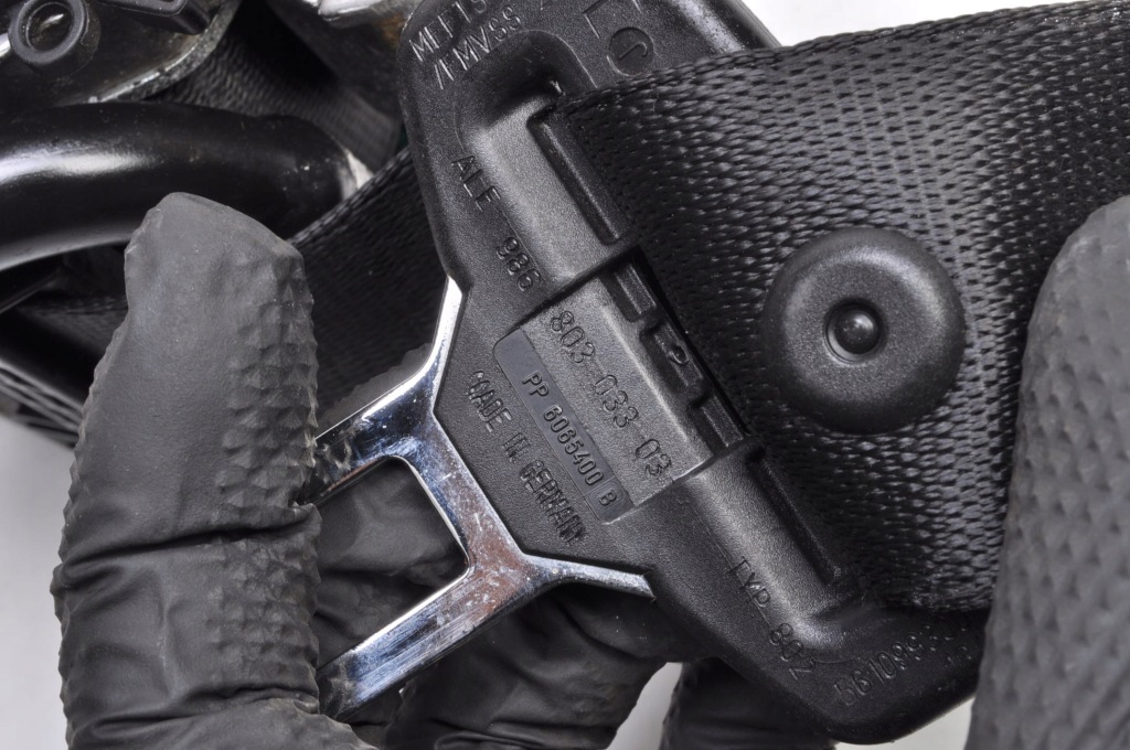 Porsche boxster 986 ремень безопасности левое  перед передний 98680303303 Доставка