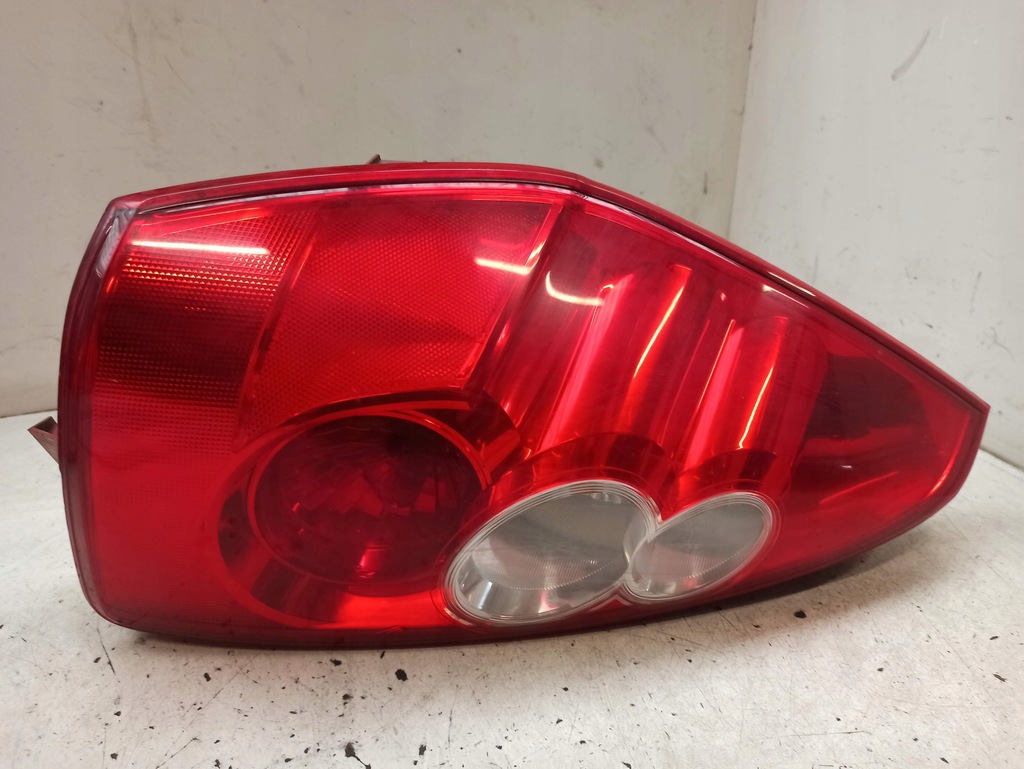 фото №1, Mazda 5 лампа левый задняя c23551160