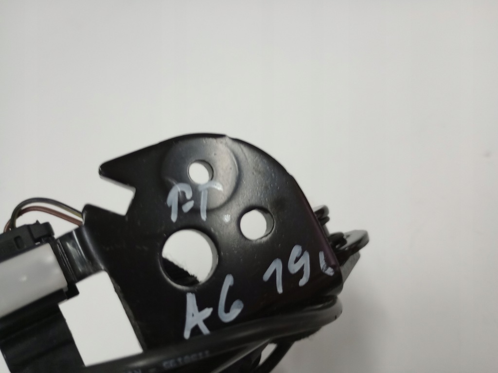 фото №8, Audi a6 c8 4k 2019 кліпса поперечина ременів правий задня 4kd857740 europa