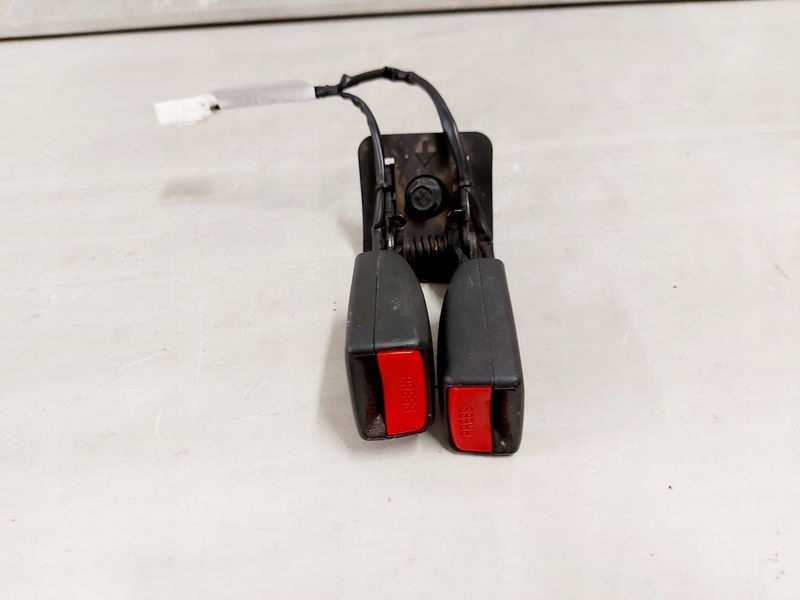 фото №7, Kia carens 4 iv клипса ремней безопасности задняя 3 iii ряд