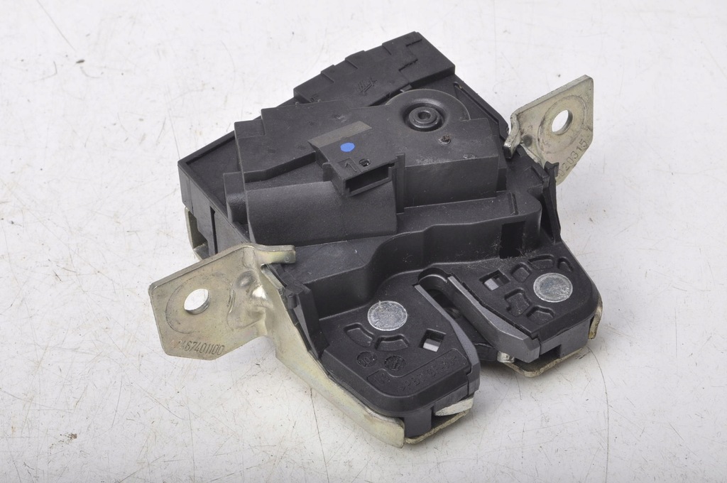 фото №1, Mercedes w176 замок багажника крышки a2467401100