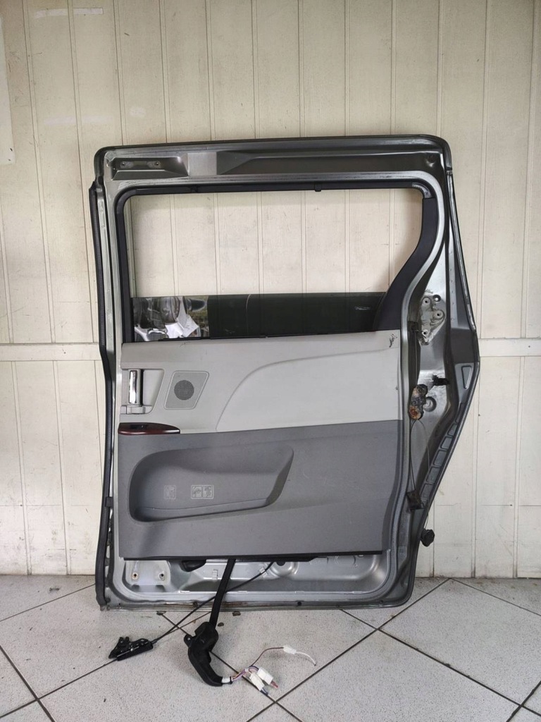 фото №7, Дверь задняя правая сторона toyota sienna 3 2011