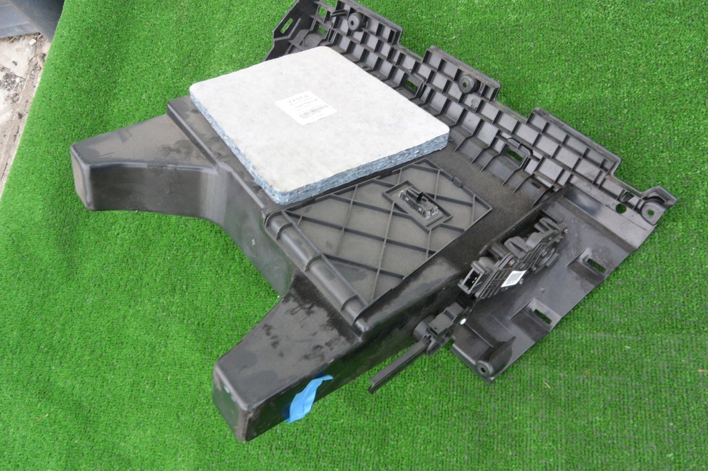 фото №10, Бардачок пасажира tesla model s 12-16 eu