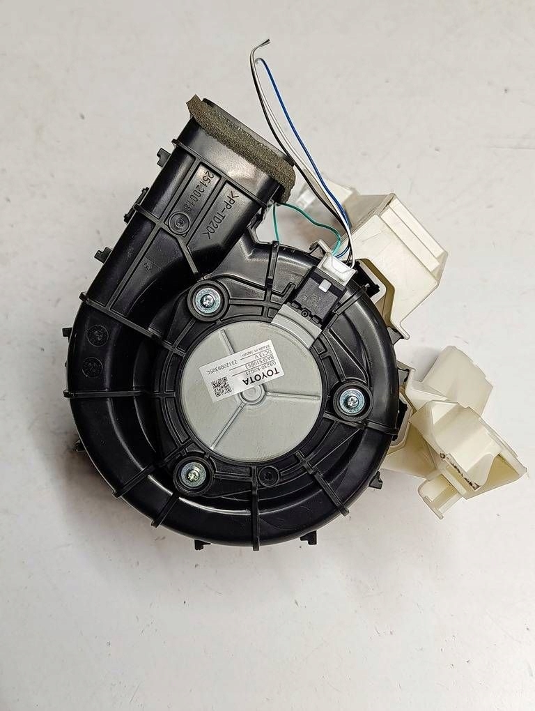 Toyota yaris iv 20-26 1.5 гибрид воздуходувка вентилятор аккумулятора g9230-k0021 Недорого